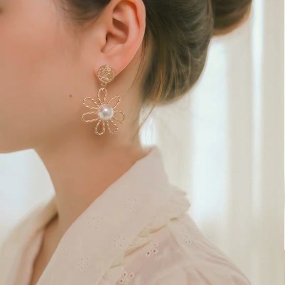 3/$35🔥 💙💕LAST ONE Sterling Faux Pearl Earrings - Picture 3 of 8